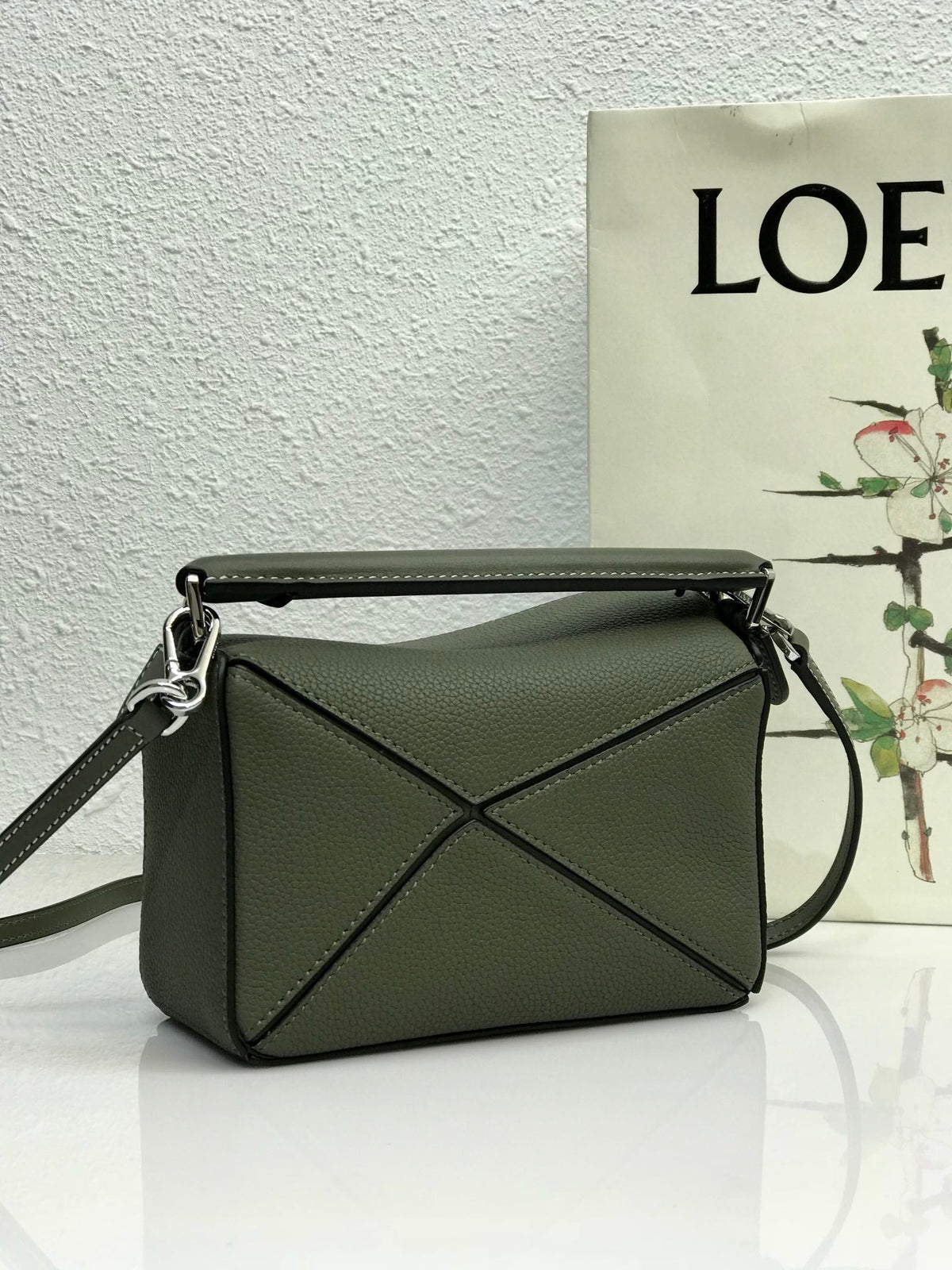 LOE MINI 18 PUZZLE BAG IN JUNIPER GREEN CALFSKIN