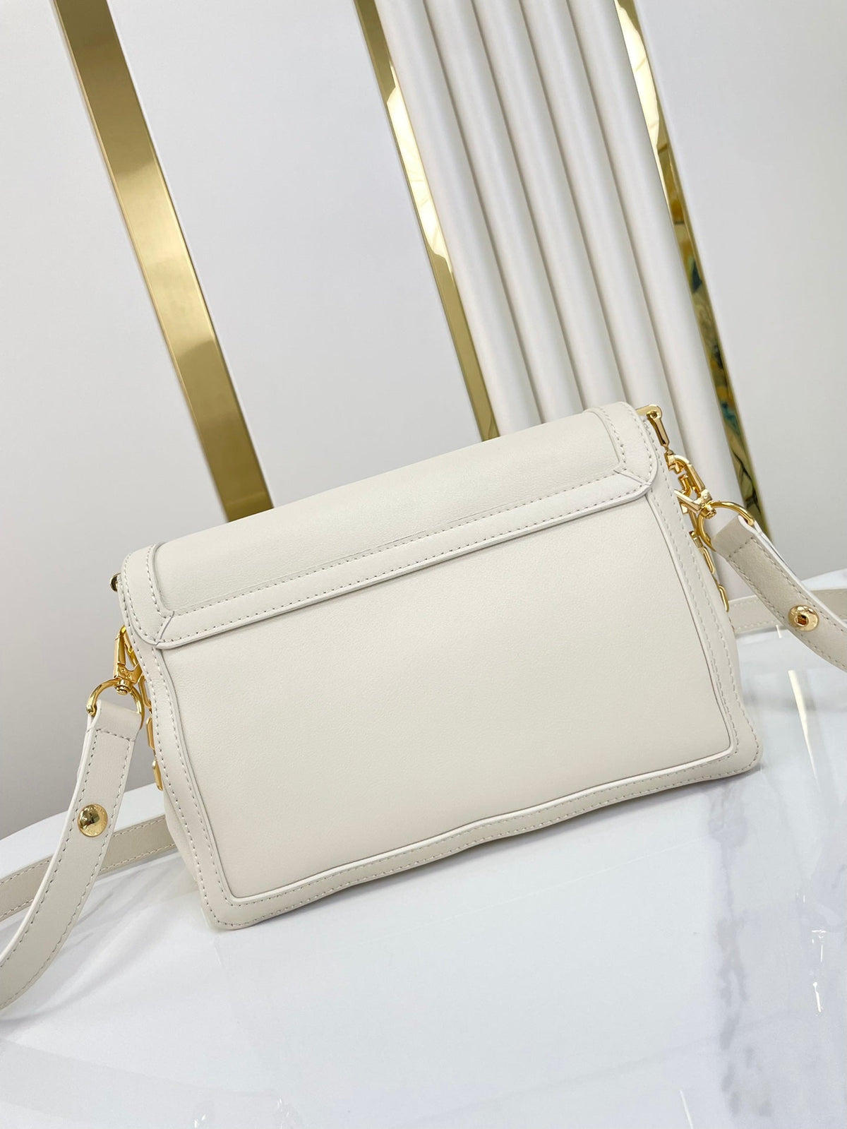LOUIS VUITTON DAUPHINE SOFT MM 24 IN WHITE SMOOTH LAMBSKIN GOLD HARDWARE