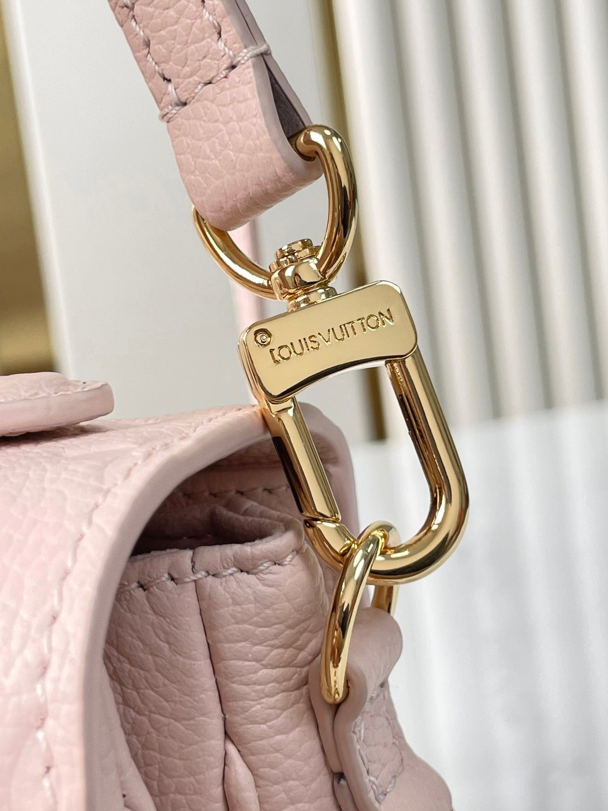 LOUIS VUITTON POCHETTE MÉTIS EAST WEST 21 IN PINK OPALE MONOGRAM ECLIPSE CANVAS GOLD BUCKLE