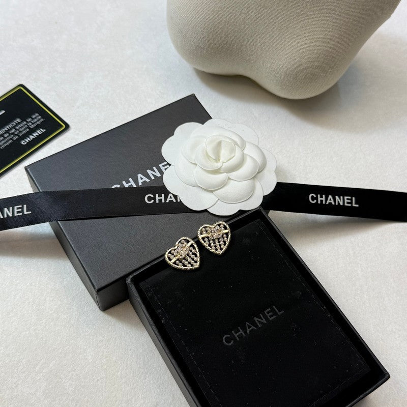 18K  Chanel Pearl Heart Earrings