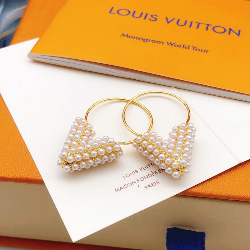 18K Louis Vuitton Essential V Perle Hoop Earrings