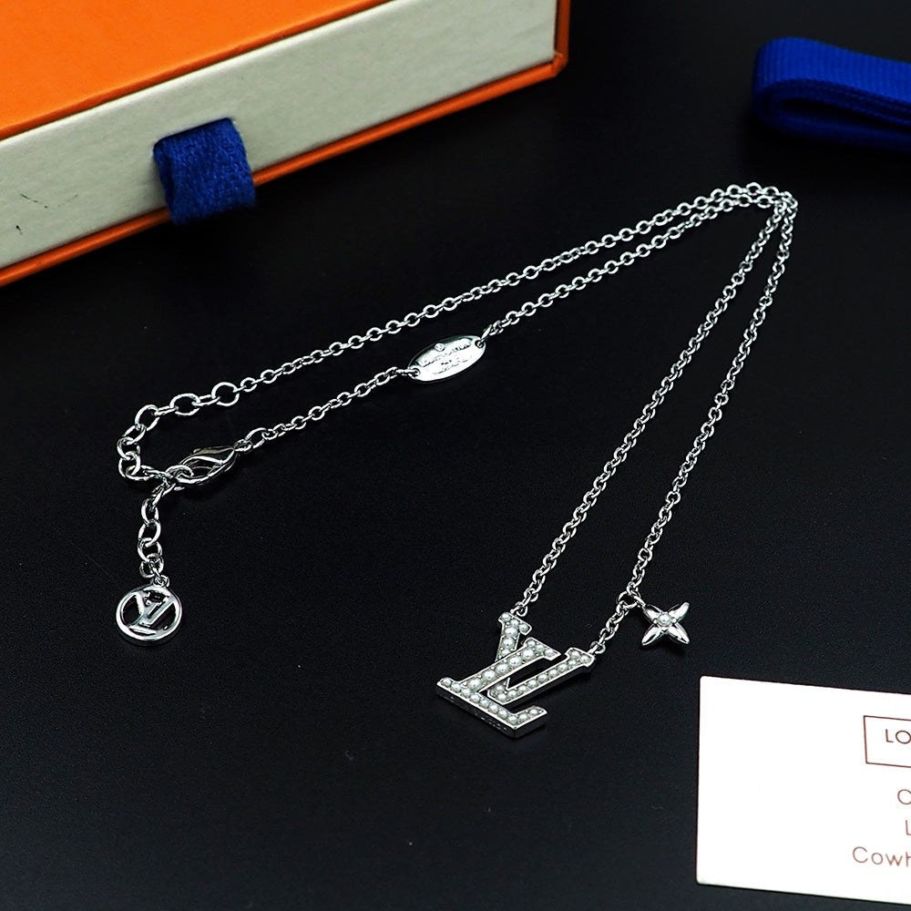 18K Louis Vuitton Iconic Pearls Necklace