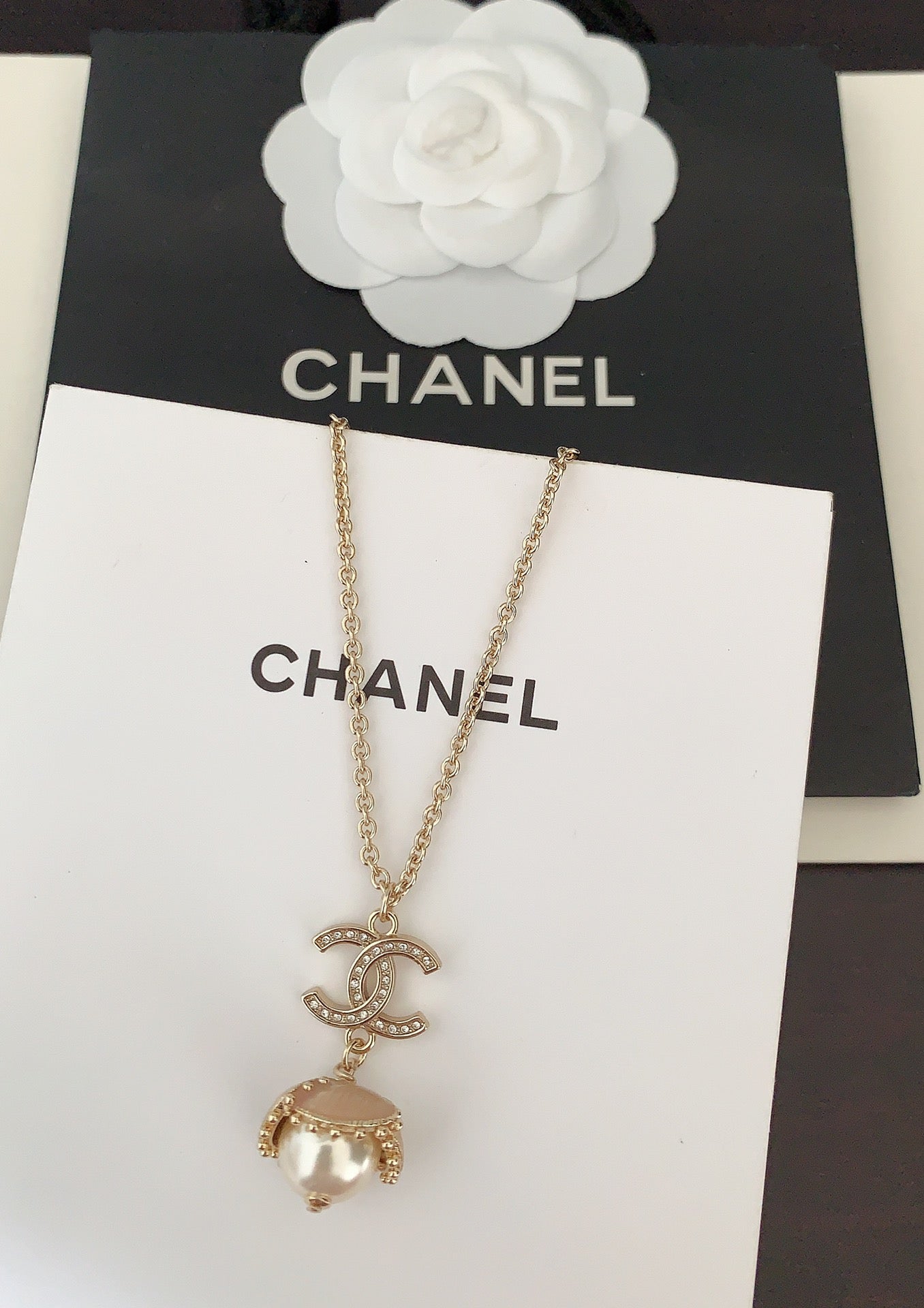 18K  Chanel Pearls Flower Necklace