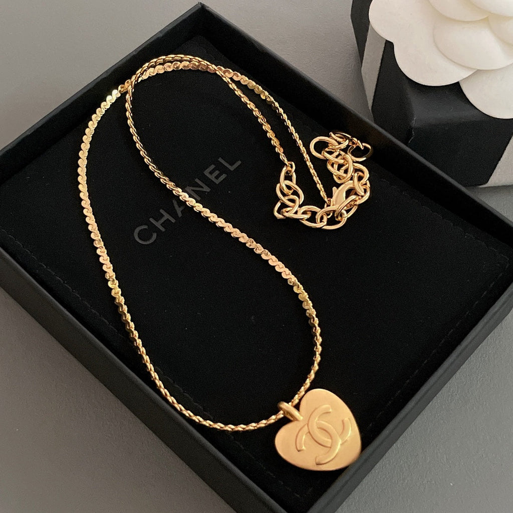 18K  Chanel Vintage Necklace